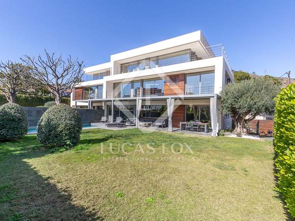 631m² house / villa with 353m² garden for sale in Esplugues