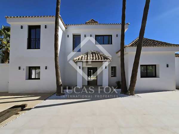 314m² house / villa with 990m² garden for sale in Nueva Andalucía
