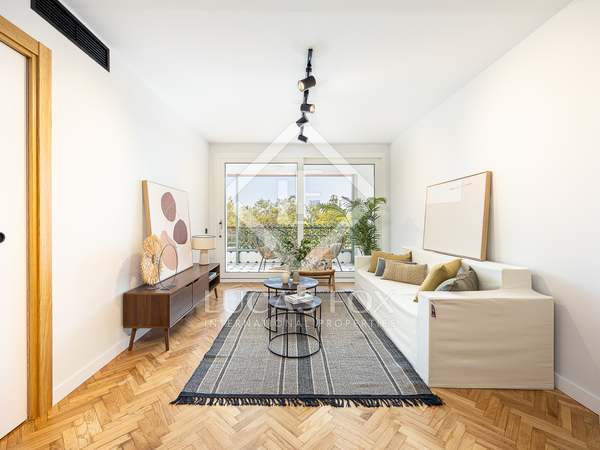 120m² apartment with 11m² terrace for sale in Eixample Right