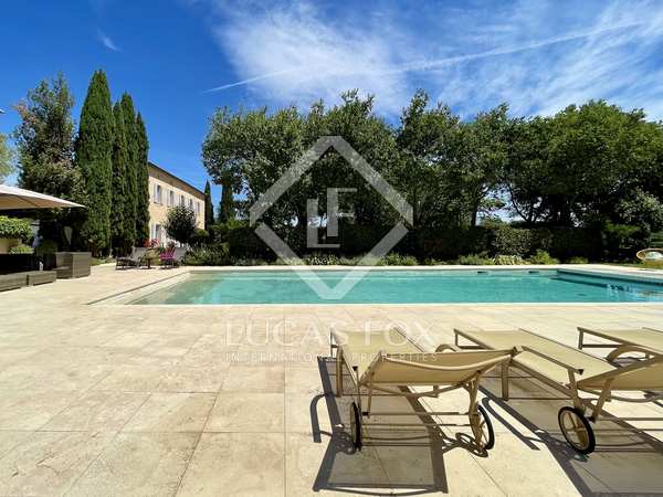 Villa van 318m² te koop met 22,000m² Tuin in Montpellier Region