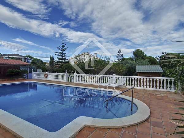 Casa / villa de 269m² con 1,350m² de jardín en venta en Cunit