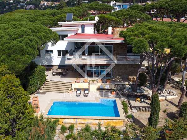 Family house for sale in Cabrils, near Barcelona. Sea views.