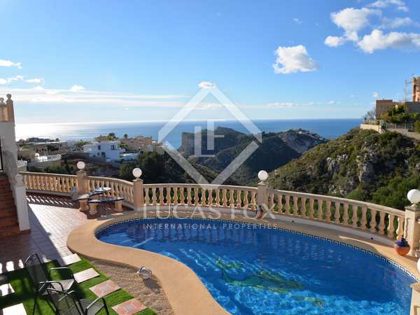160m² house / villa for sale in Cumbre del Sol
