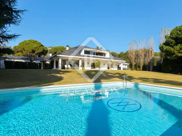 816m² house / villa with 2,700m² garden for sale in Sant Andreu de Llavaneres