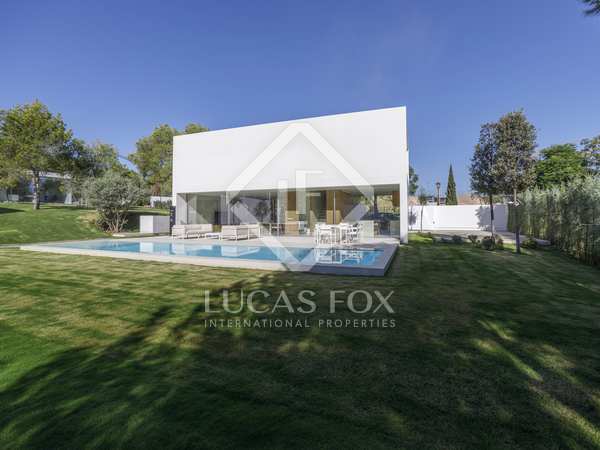 216m² house / villa with 115m² terrace for sale in Godella / Rocafort