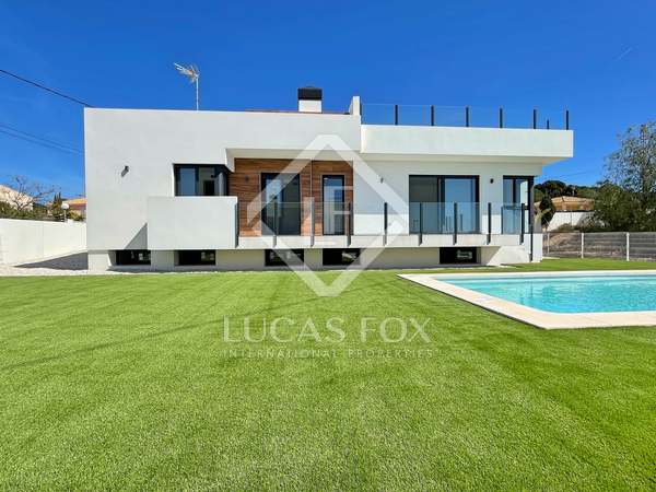Huis / Villa van 260m² te koop met 95m² terras in El Campello