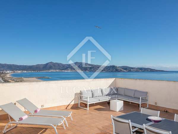 179m² penthouse with 115m² terrace for sale in Roses