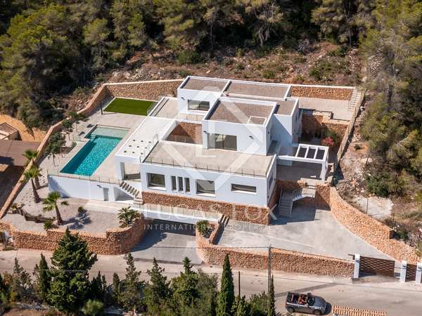 Huis / villa van 395m² te koop met 210m² terras in Moraira
