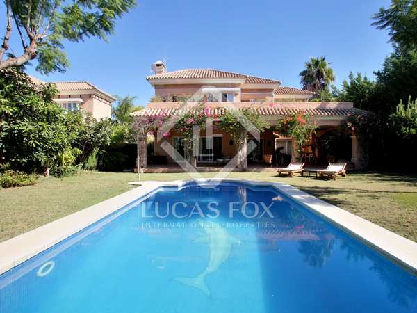 Casa / villa de 425m² con 983m² de jardín en venta en Nueva Andalucía