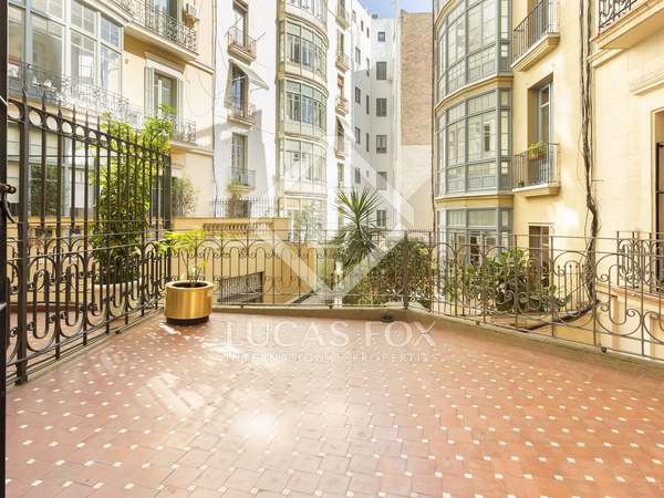 704m² apartment with 35m² terrace for sale in Eixample Right