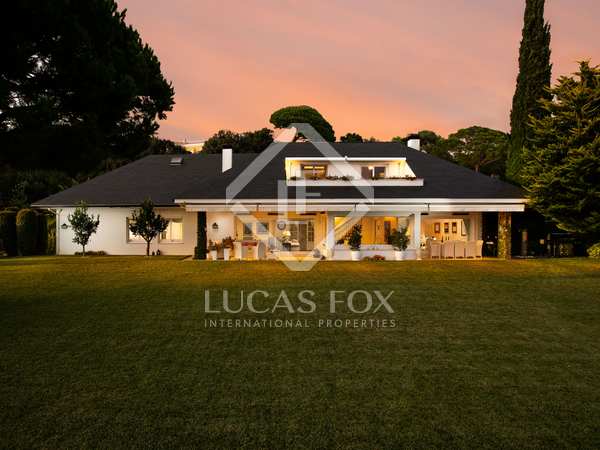 652m² house / villa with 1,800m² garden for sale in Sant Andreu de Llavaneres