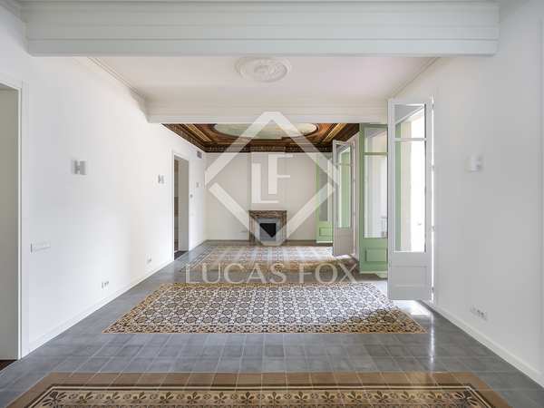 220m² apartment with 45m² terrace for sale in Eixample Right