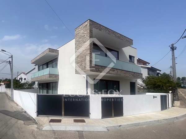 168m² house / villa for sale in Porto, Portugal