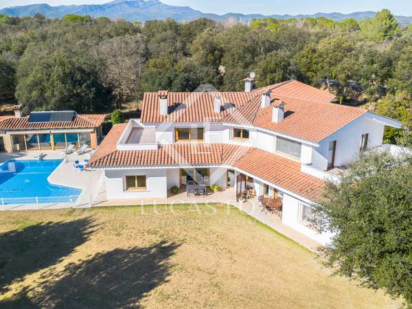 1,410m² house / villa with 3,098m² garden for sale in El Gironés