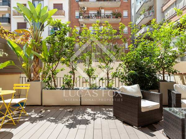 80m² apartment with 20m² terrace for rent in Eixample Right