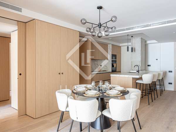 121m² apartment with 48m² terrace for sale in Eixample Right