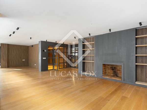243m² apartment for sale in Tres Torres, Barcelona