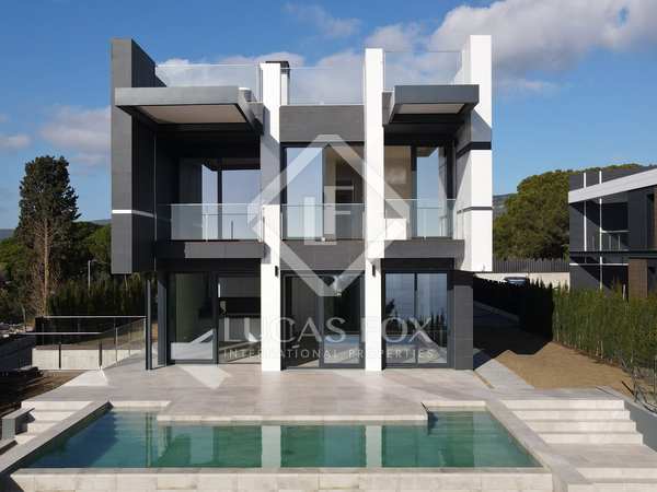 435m² house / villa with 650m² garden for sale in Caldes d'Estrac