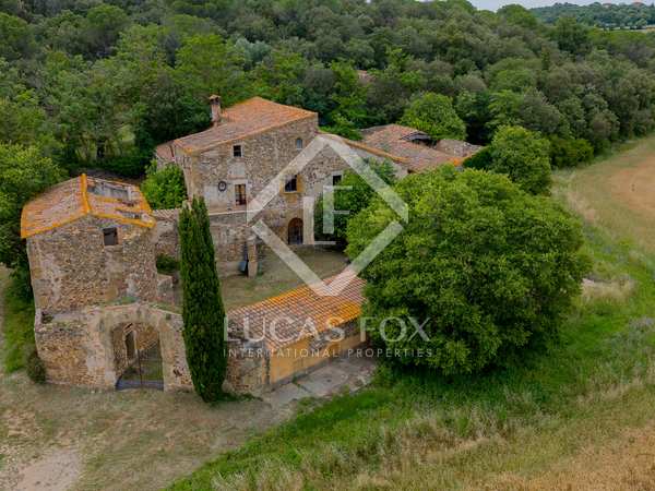 Casa di campagna di 1,575m² in vendita a Baix Emporda