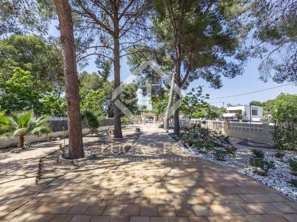 Casa / villa de 1,112m² en venta en La Cañada, Valencia