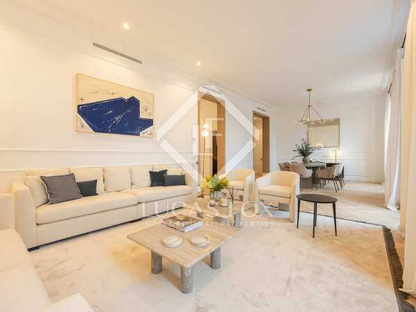 279m² apartment for sale in Almagro, Madrid