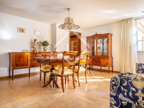 242m² apartment for sale in Sevilla, Spain