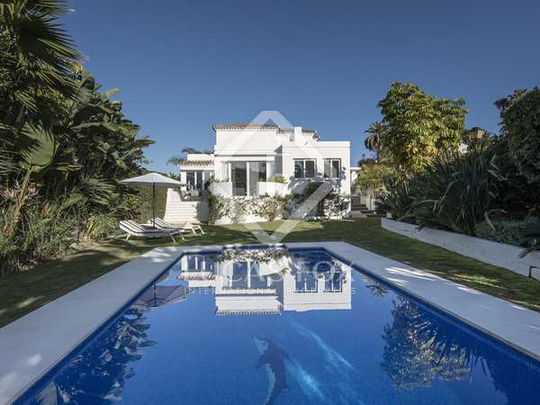 Casa / villa de 228m² con 35m² terraza en venta en Nueva Andalucía