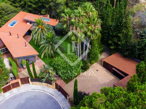 738m² house / villa with 1,800m² garden for sale in Sant Vicenç de Montalt