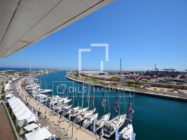 Gebouw van 3,000m² te koop met 200m² terras in Ciudad de las Ciencias