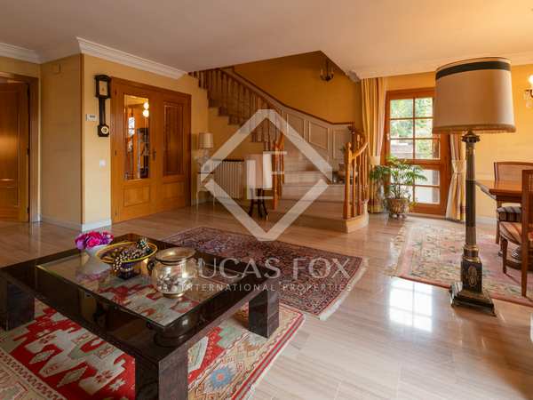 348m² house / villa with 100m² garden for sale in Sant Cugat