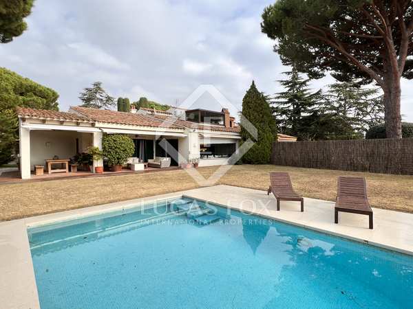 520m² house / villa with 1,850m² garden for sale in Sant Vicenç de Montalt