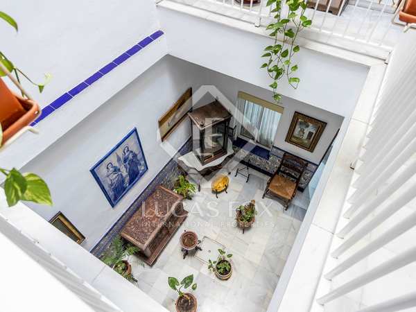 312m² house / villa with 72m² terrace for sale in Sevilla