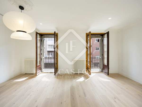 159m² apartment with 11m² terrace for sale in Gràcia