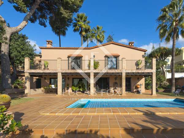 577m² house / villa with 60m² terrace for sale in East Málaga