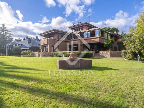 885m² house / villa with 2,200m² garden for prime sale in Aravaca
