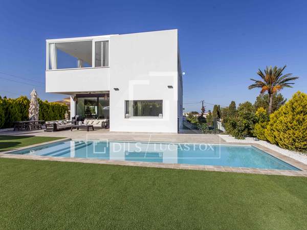 Casa / Vila de 369m² with 80m² terraço à venda em Dénia