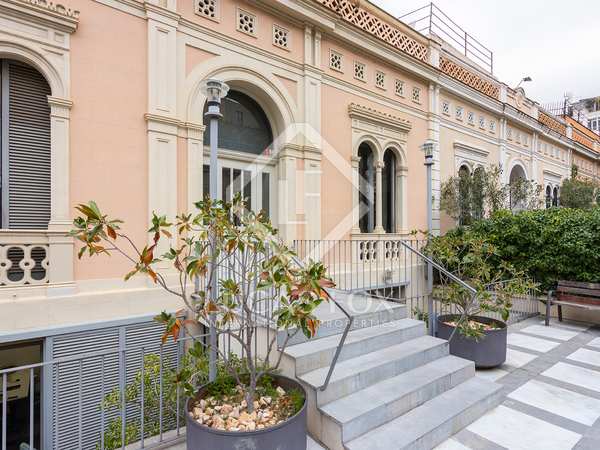 170m² house / villa with 75m² terrace for sale in Eixample Right