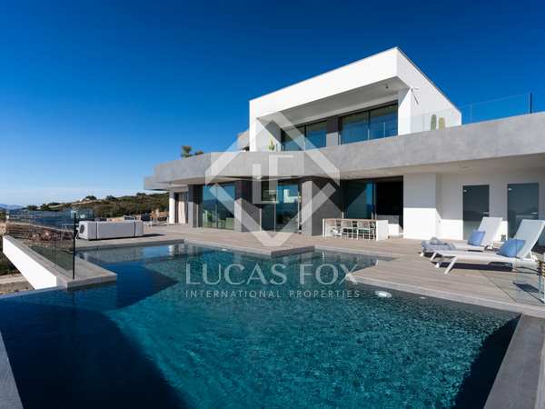 691m² house / villa with 233m² terrace for sale in Cumbre del Sol