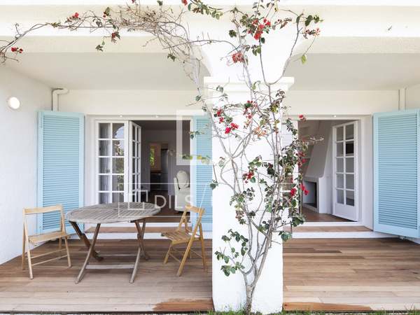 166m² Villa for sale in Els Cards, Sitges