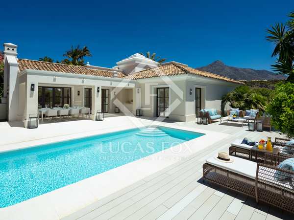 372m² house / villa with 56m² terrace for sale in Nueva Andalucía