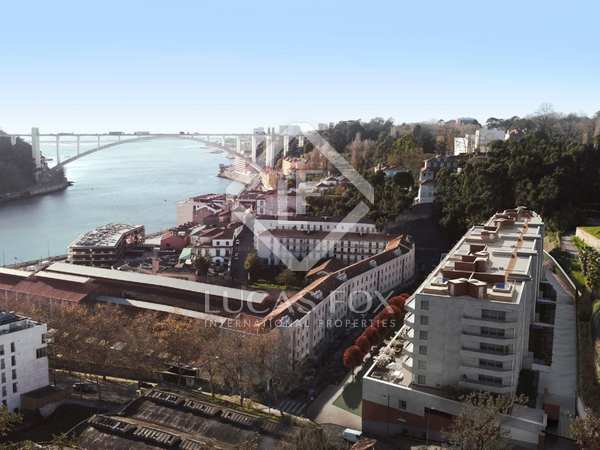 Penthouse van 136m² te koop met 90m² terras in Porto