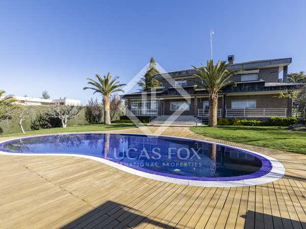 750m² hus/villa med 2,500m² Trädgård till salu i Boadilla Monte