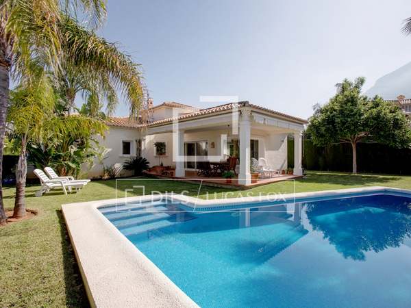 Casa / Vila de 174m² with 30m² terraço à venda em Dénia