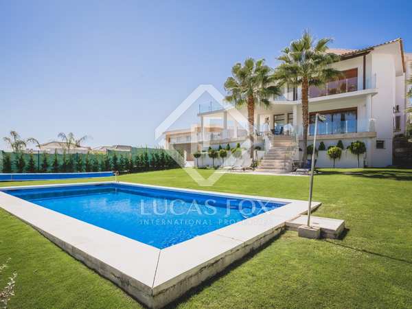 555m² house / villa for sale in New Golden Mile