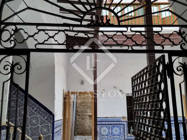 376m² house / villa with 100m² terrace for sale in Sevilla