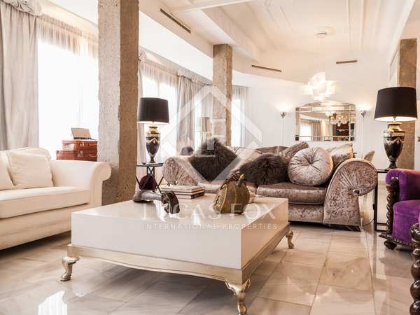 Designer apartment for sale in Eixample, near Avenida Reino