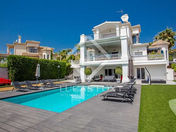 Huis / villa van 440m² te koop met 1,100m² Tuin in Nueva Andalucía