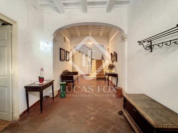 545m² house / villa with 137m² garden for sale in Maó