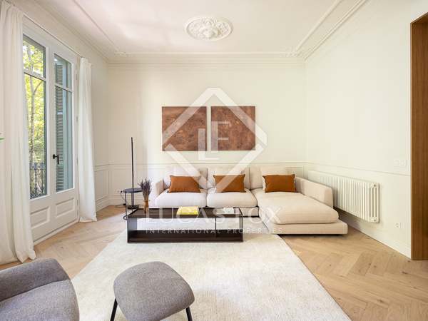 153m² apartment with 13m² terrace for sale in Eixample Right