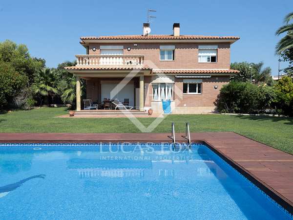 Villa van 450m² te koop in Vilanova i la Geltrú, Barcelona